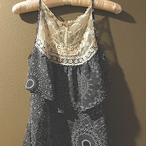 ✨ Cute navy and cream dressy tank top